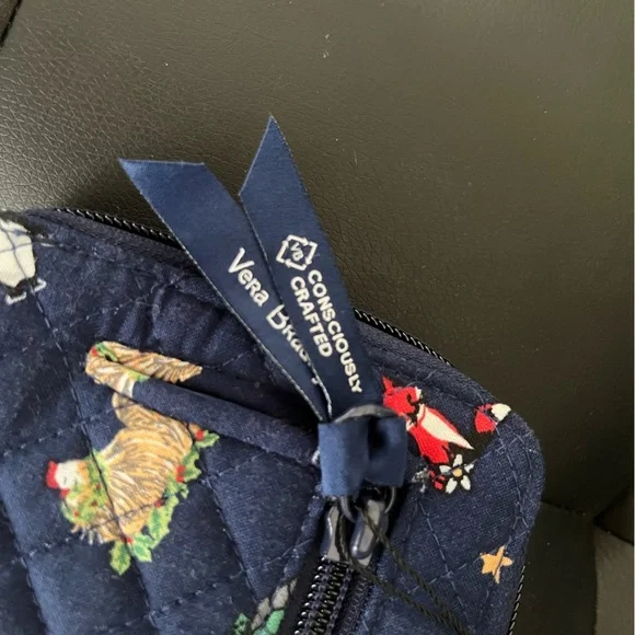 NWT Vera Bradley Christmas Pattern Wallet, Navy Blue Background - Picture 5 of 5